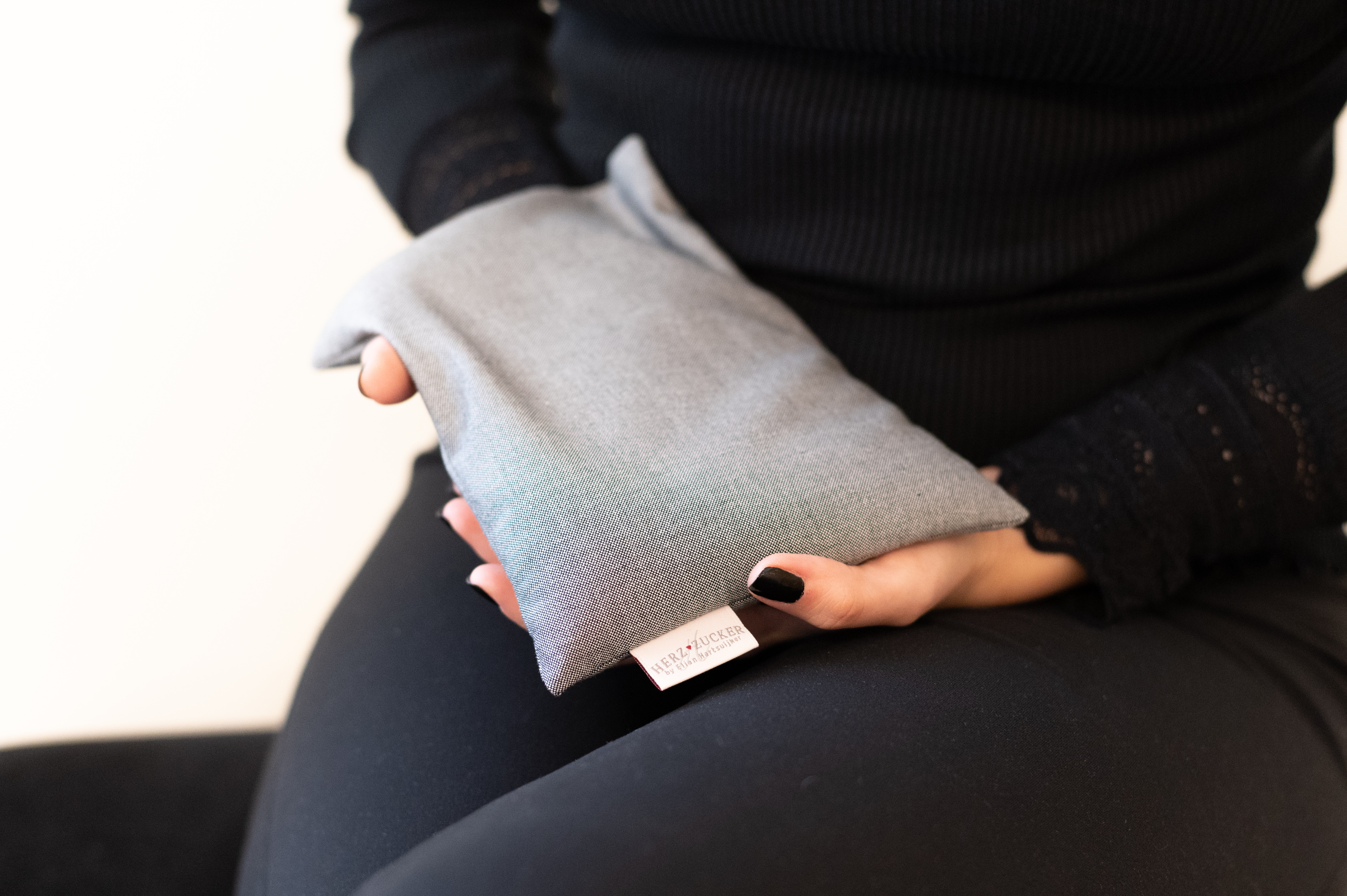 Kleiner Klassiker mit Rapssamenfüllung-Black & White Kollektion