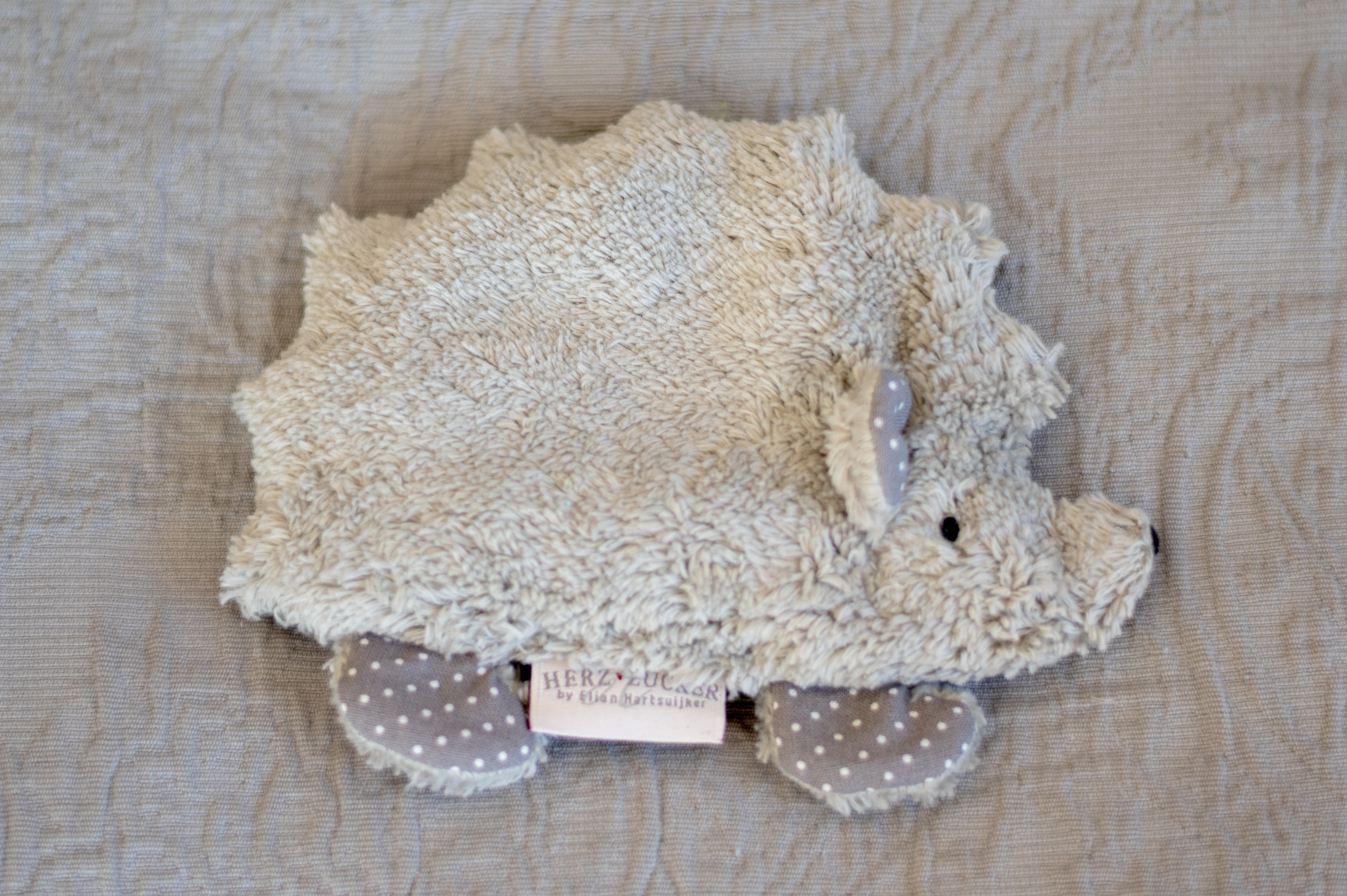 Babykissen Fritz der Igel mit Traubenkernfüllung - Bio Plüsch