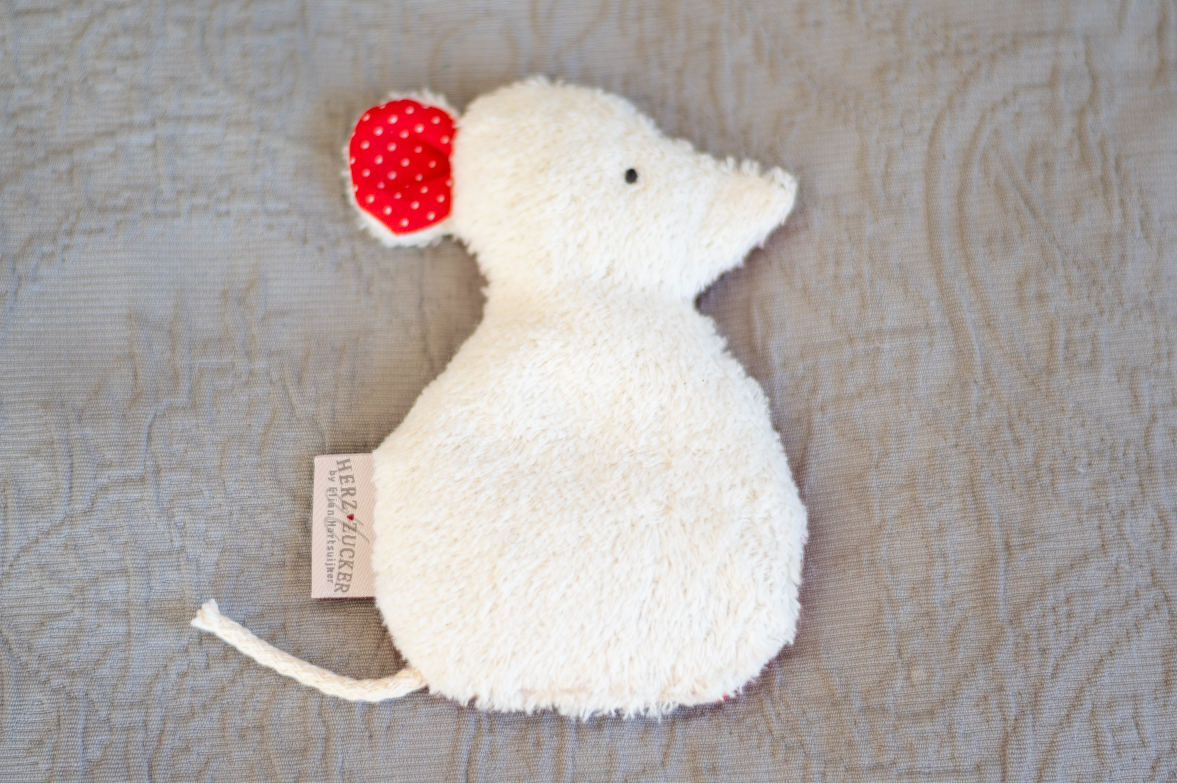 Babykissen Silja die Maus mit Traubenkernfüllung - Bio Plüsch