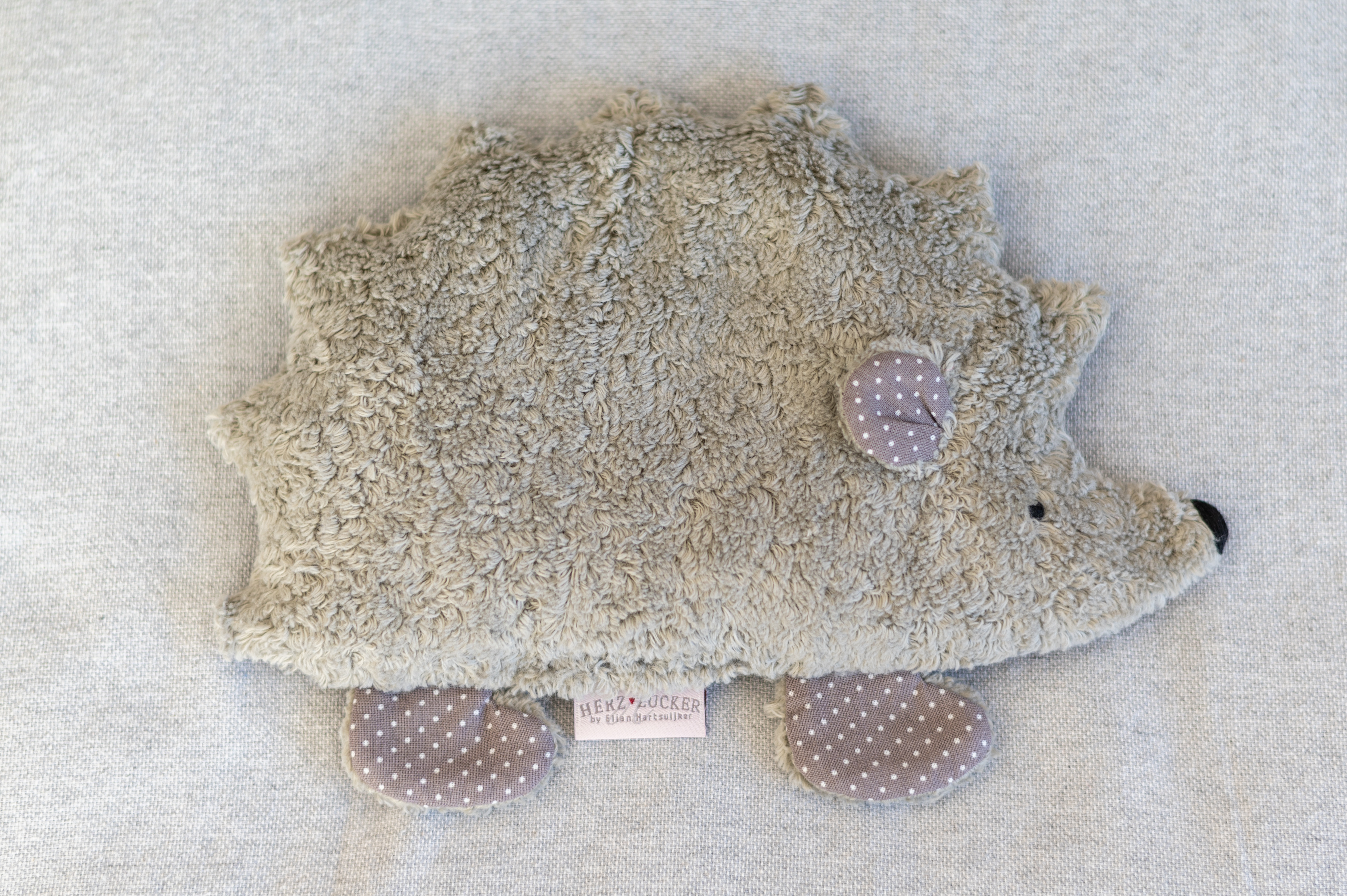 Kinderkissen Fritz der Igel mit Traubenkernfüllung - Bio Plüsch